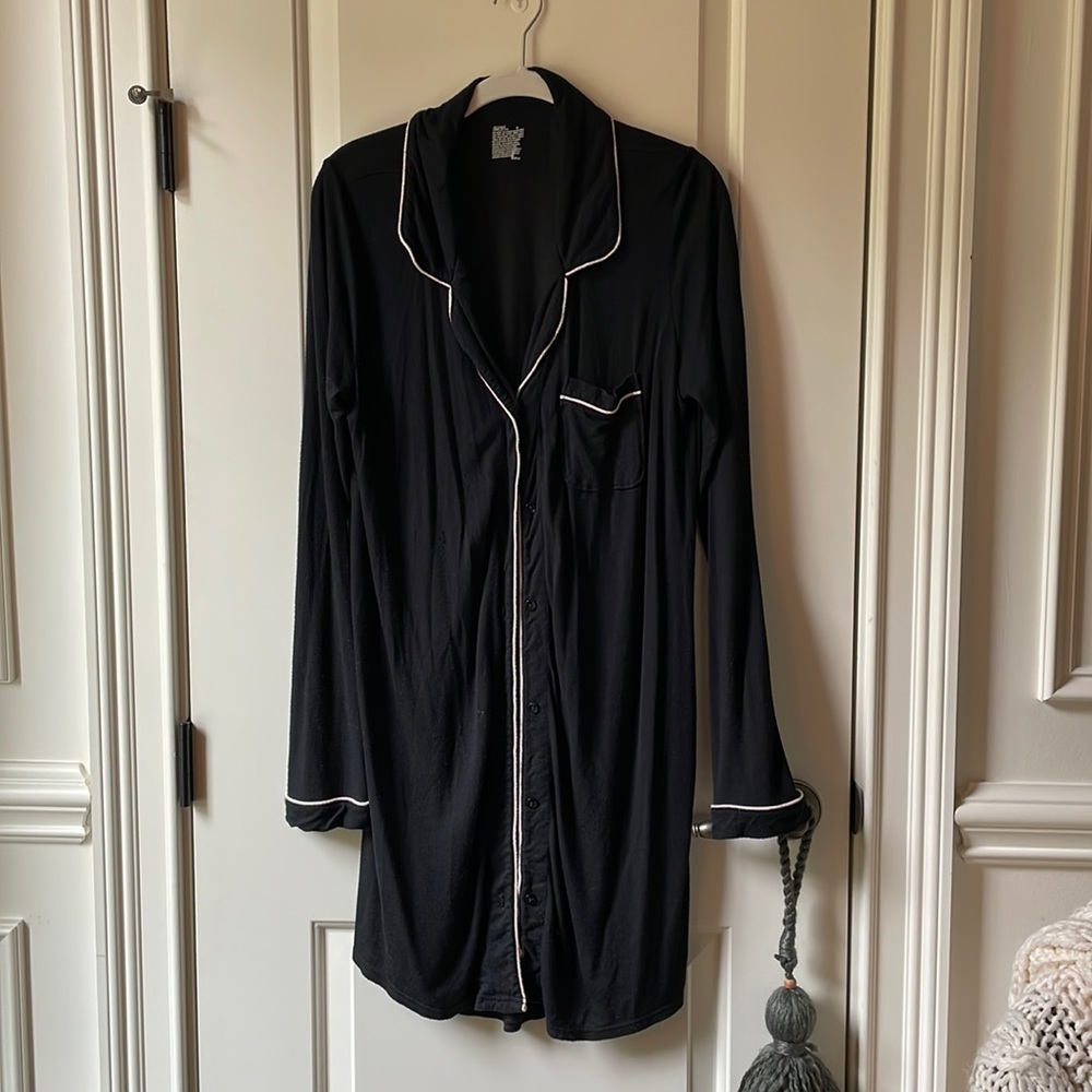 Gifted to me as a bridesmaids gift for wedding pictures. Worn once.